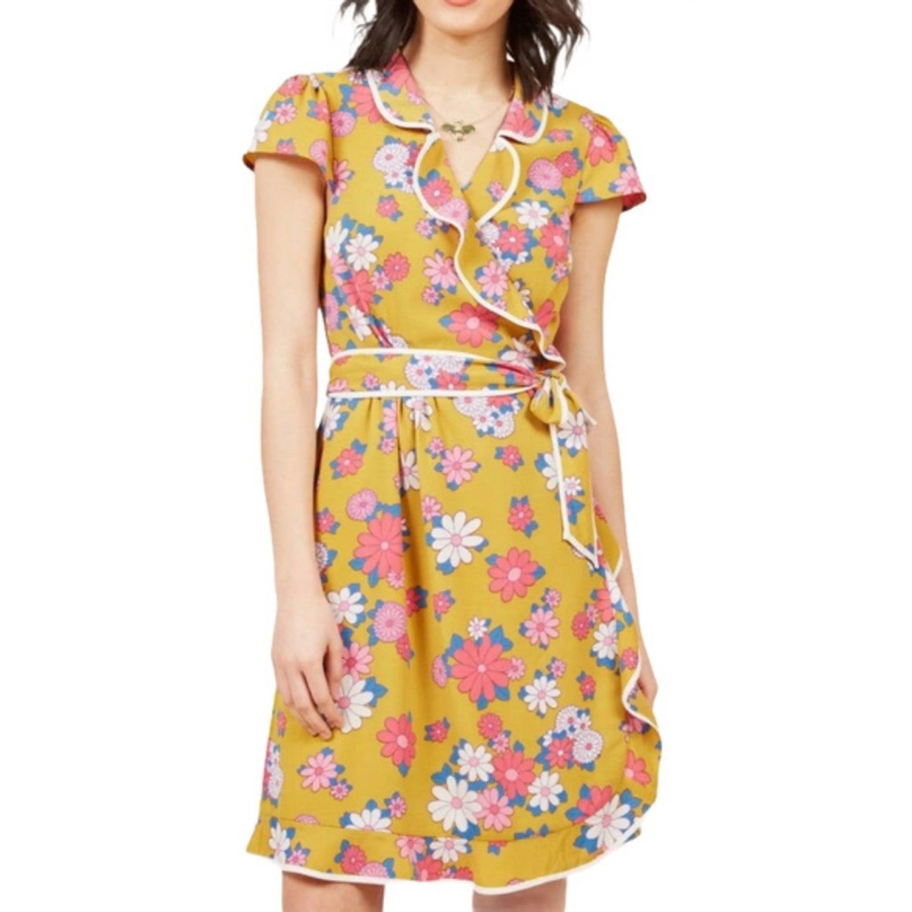 🌼Modcloth Retro Yellow Wrap Dress🌼